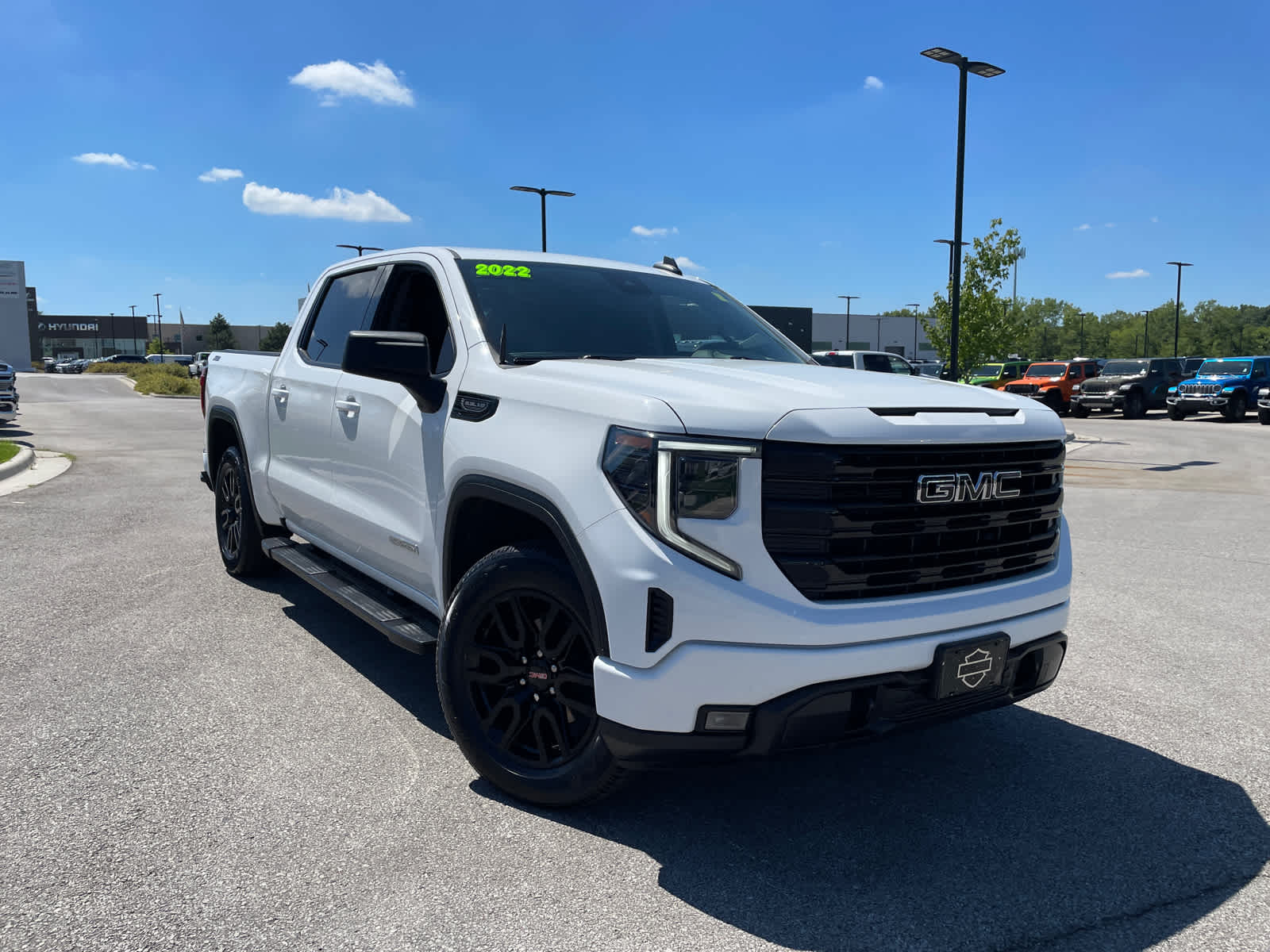 Used 2022 GMC Sierra 1500 Elevation with VIN 1GTUUCED5NZ598334 for sale in Kansas City