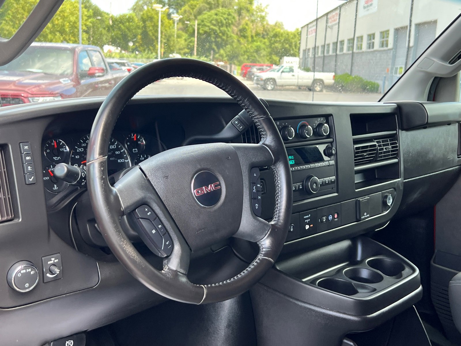 2023 Gmc Savana Cargo 3500 photo 14