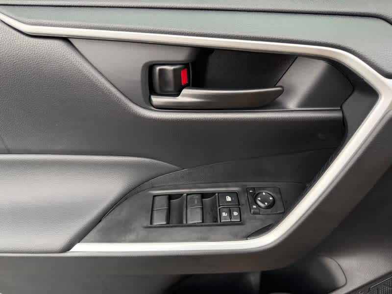 2025 Toyota RAV4 LE - Photo 22