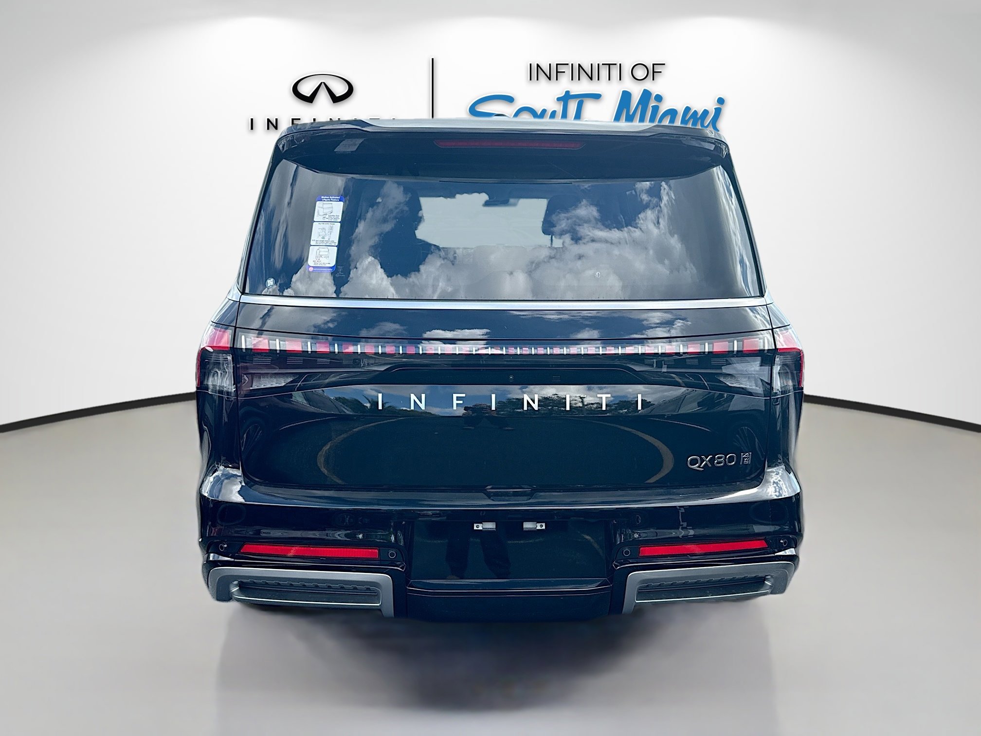2026 Infiniti QX80 Luxe photo 4