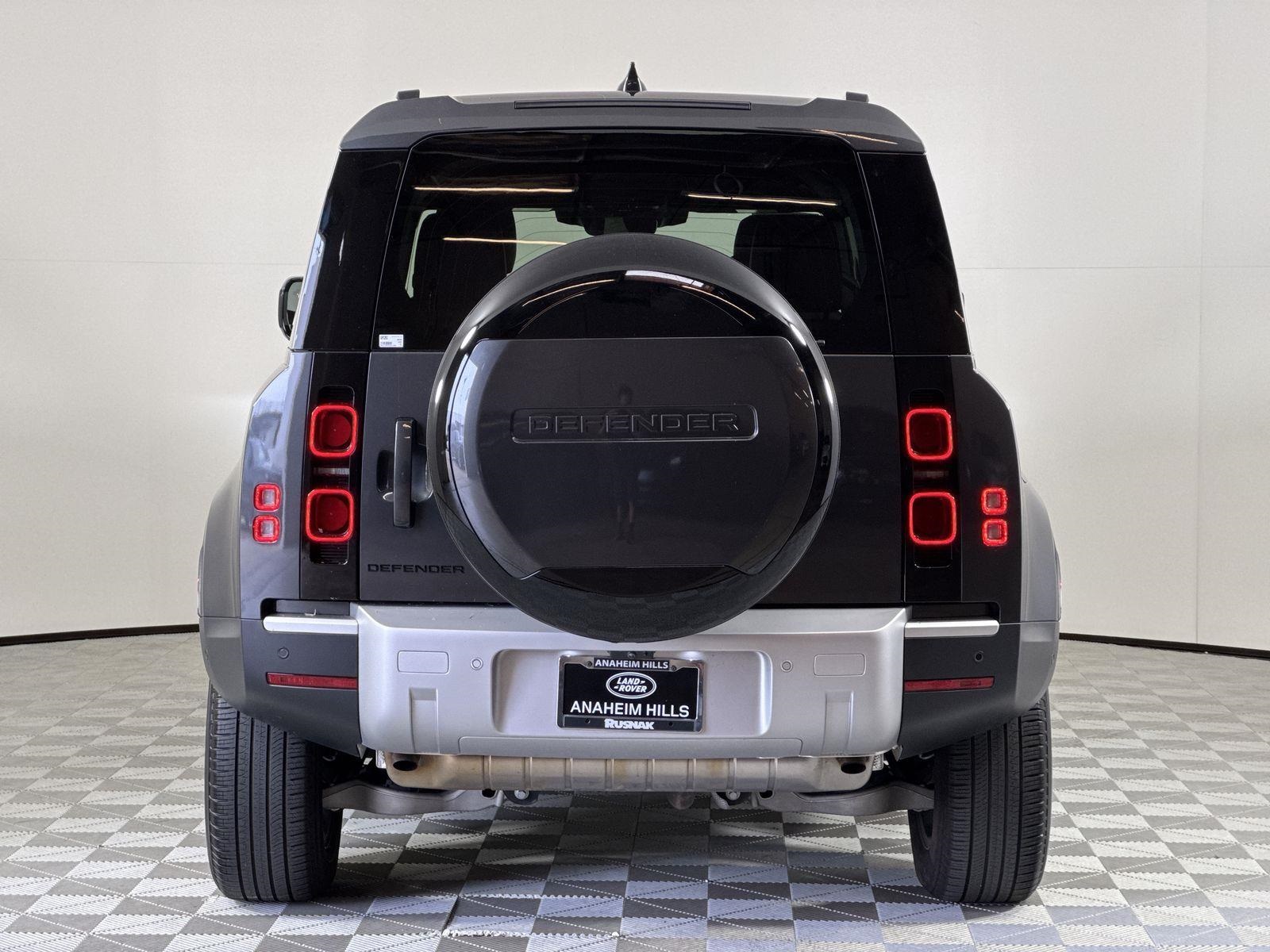2024 Land Rover Defender 110 S photo 4