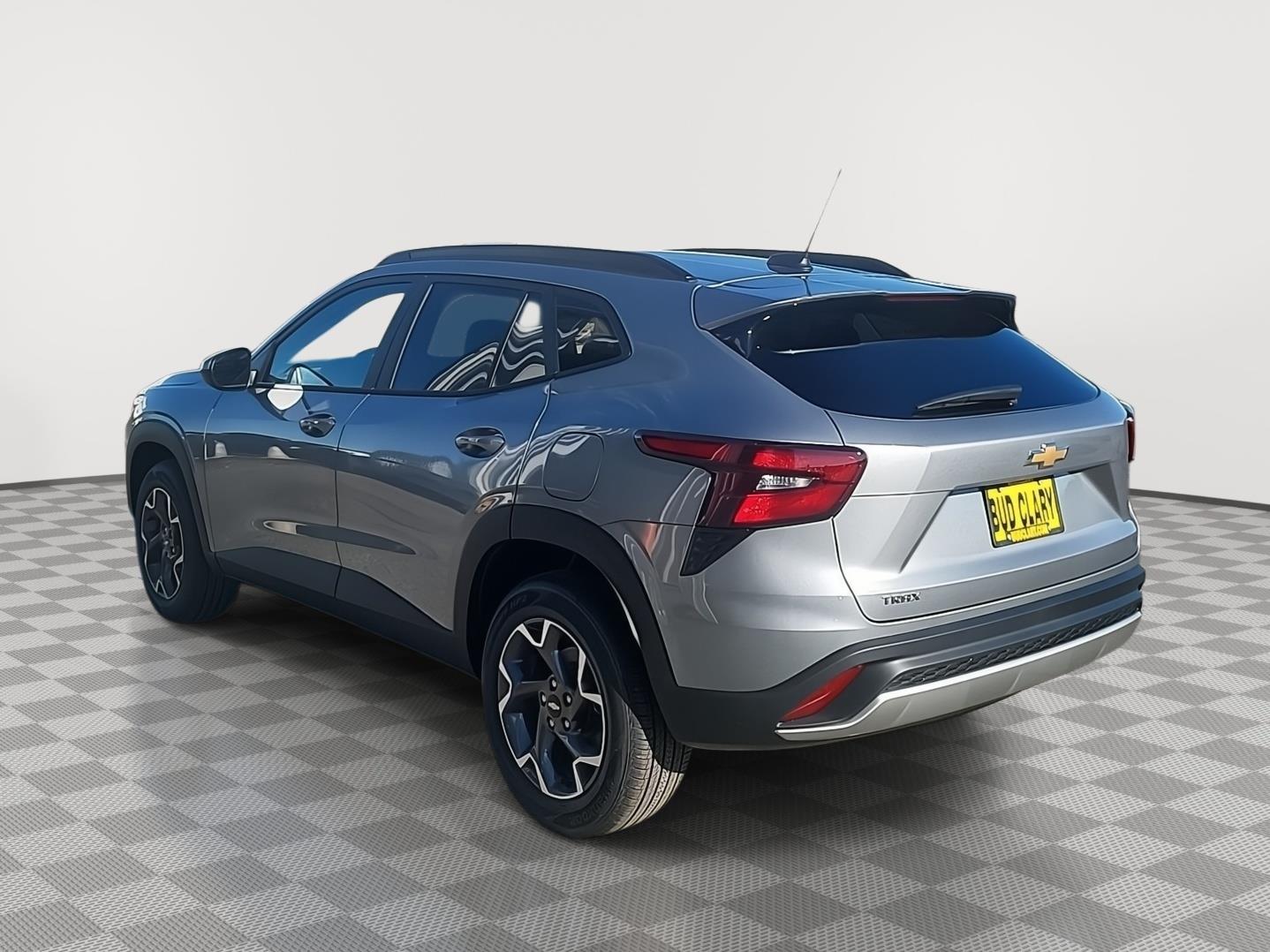 2025 Chevrolet Trax LT photo 3