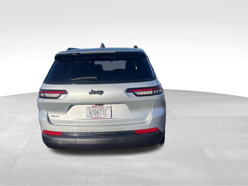 2025 Jeep Grand Cherokee Laredo photo 4