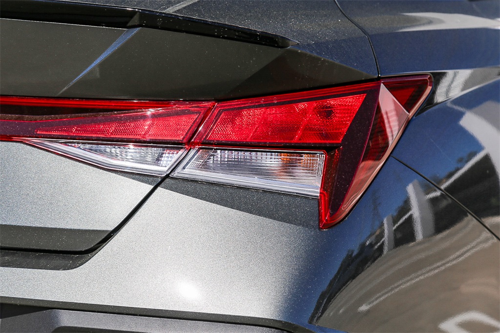 2025 Hyundai Elantra SEL Sport photo 7