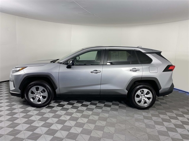 2023 Toyota RAV4 LE photo 4