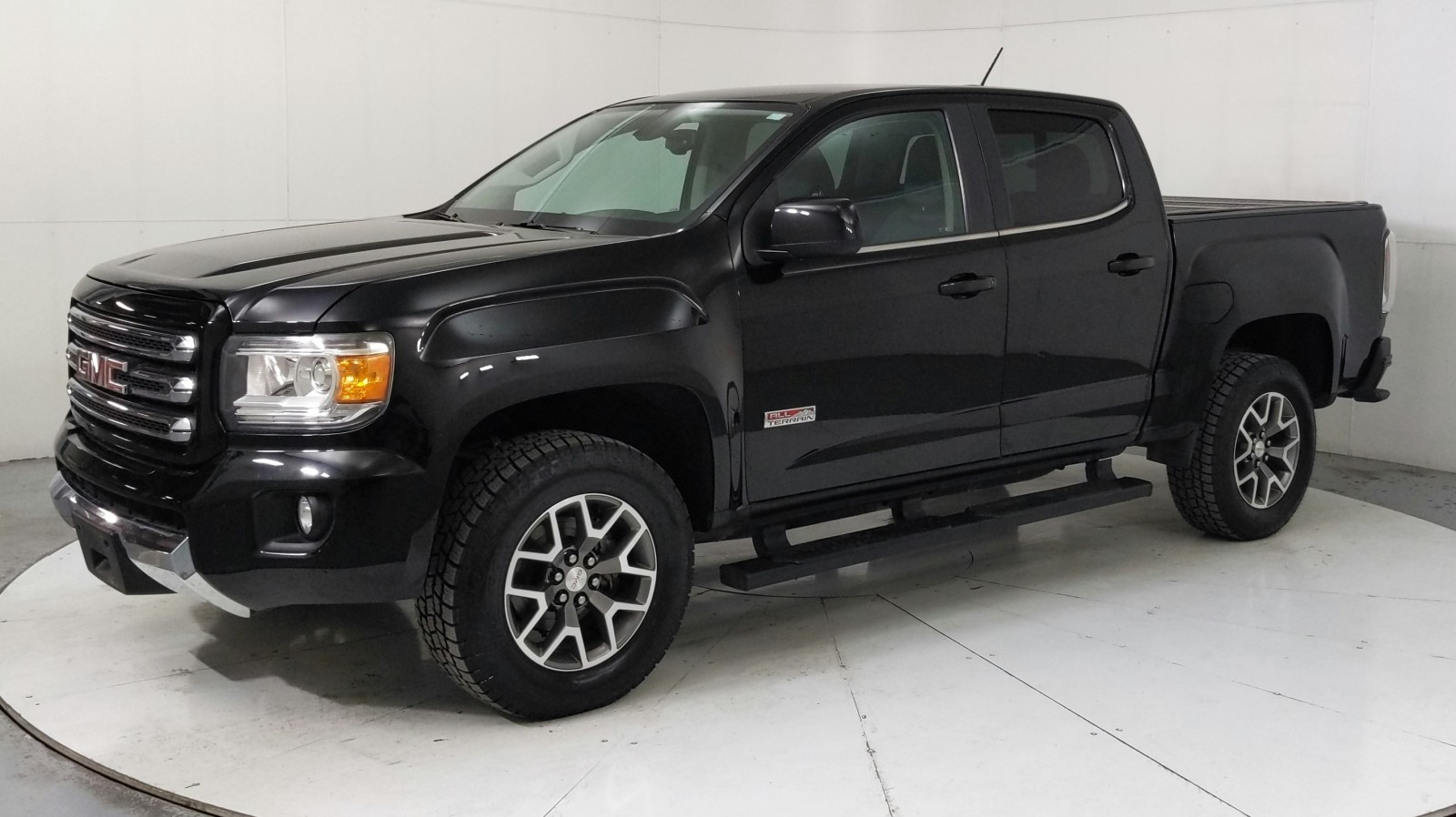 Used 2016 BLACK GMC 4WD SLE image 1