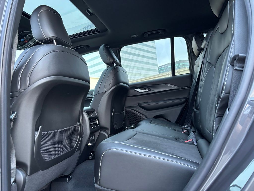 2025 Jeep Grand Cherokee Altitude X photo 18