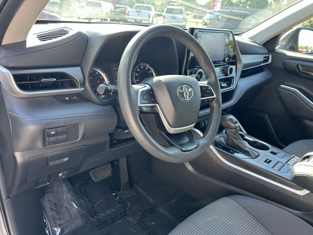 2022 Toyota Highlander L photo 12