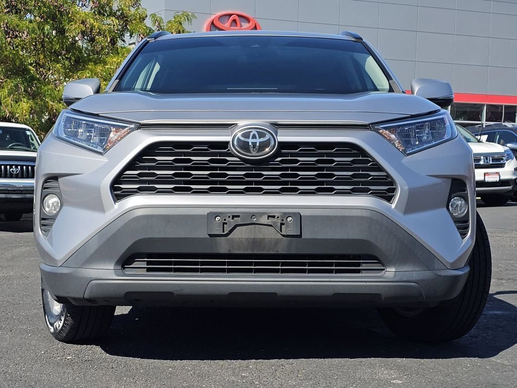 2019 Toyota RAV4 XLE photo 3