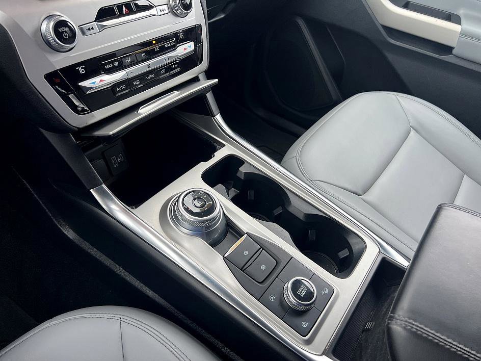 2021 Ford Explorer XLT photo 24