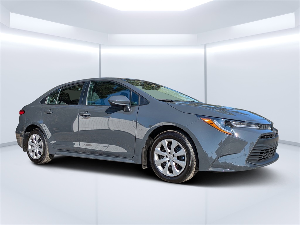 2025 Toyota Corolla LE's photo