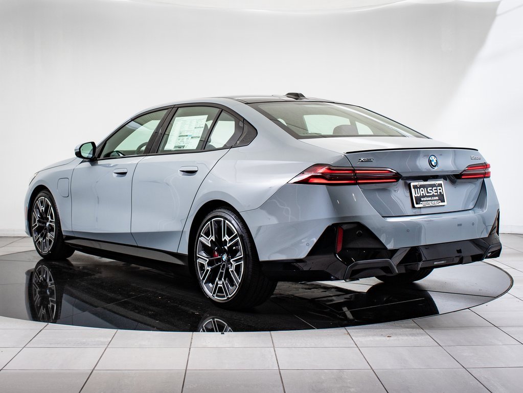 2026 Bmw 550e 550e xDrive photo 5