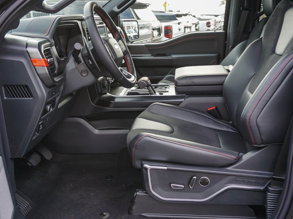 2025 Ford F-150 Raptor photo 17