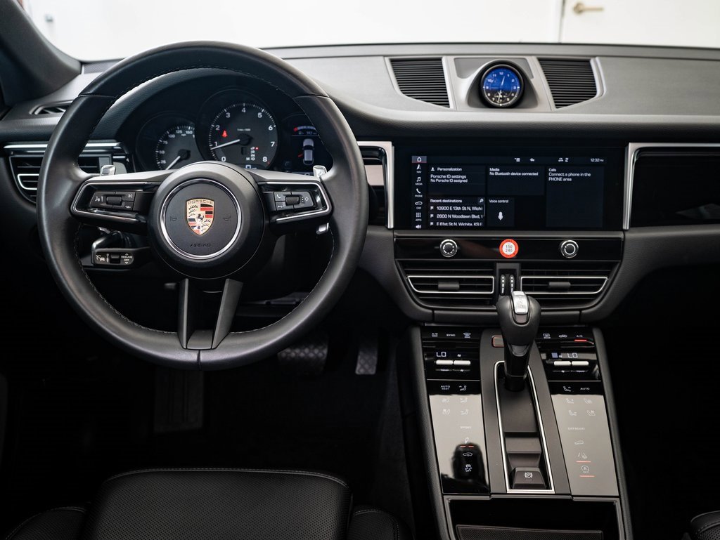 2024 Porsche Macan T photo 6