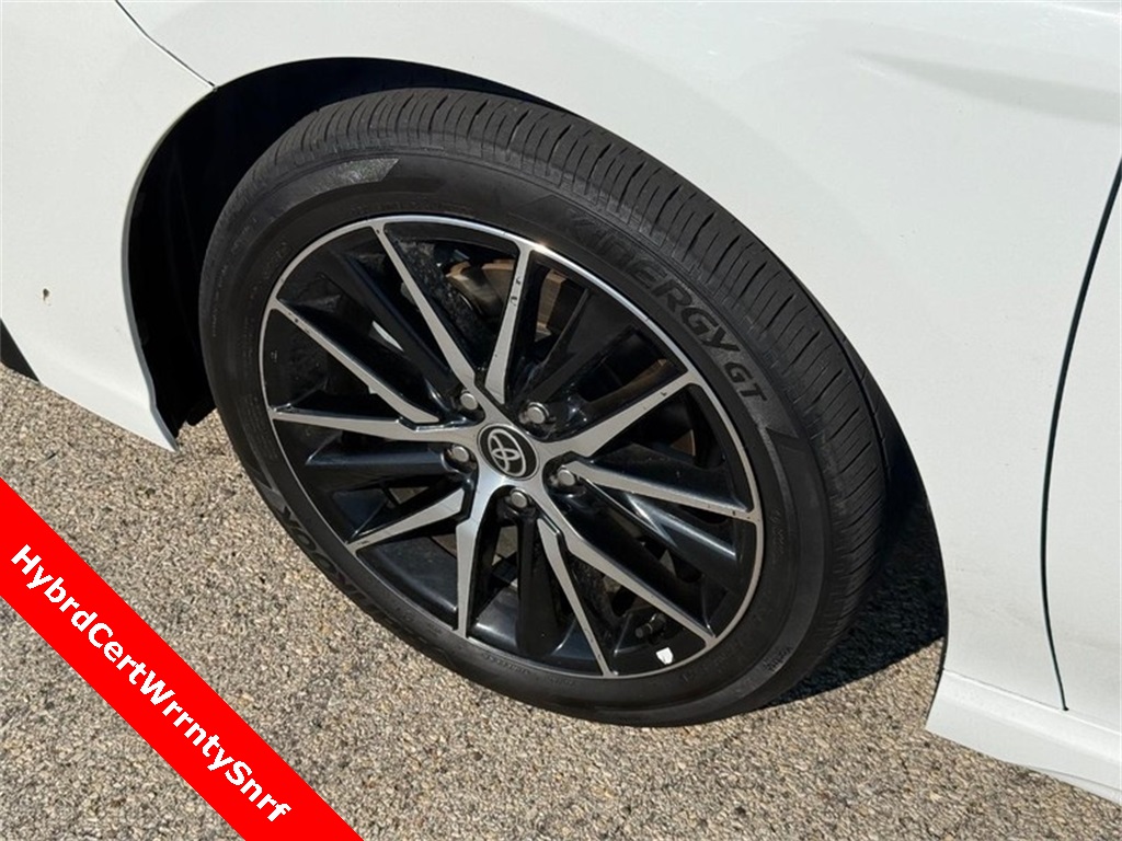 2024 Toyota Camry Hybrid SE photo 9