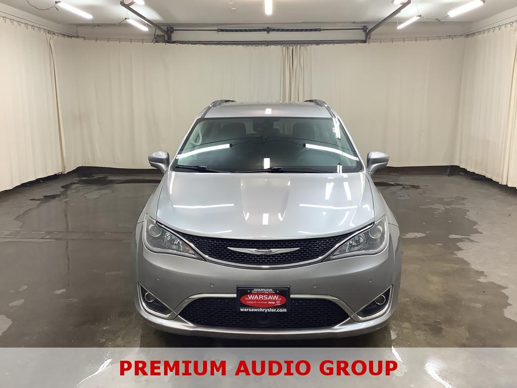 2018 Chrysler Pacifica Touring L photo 2