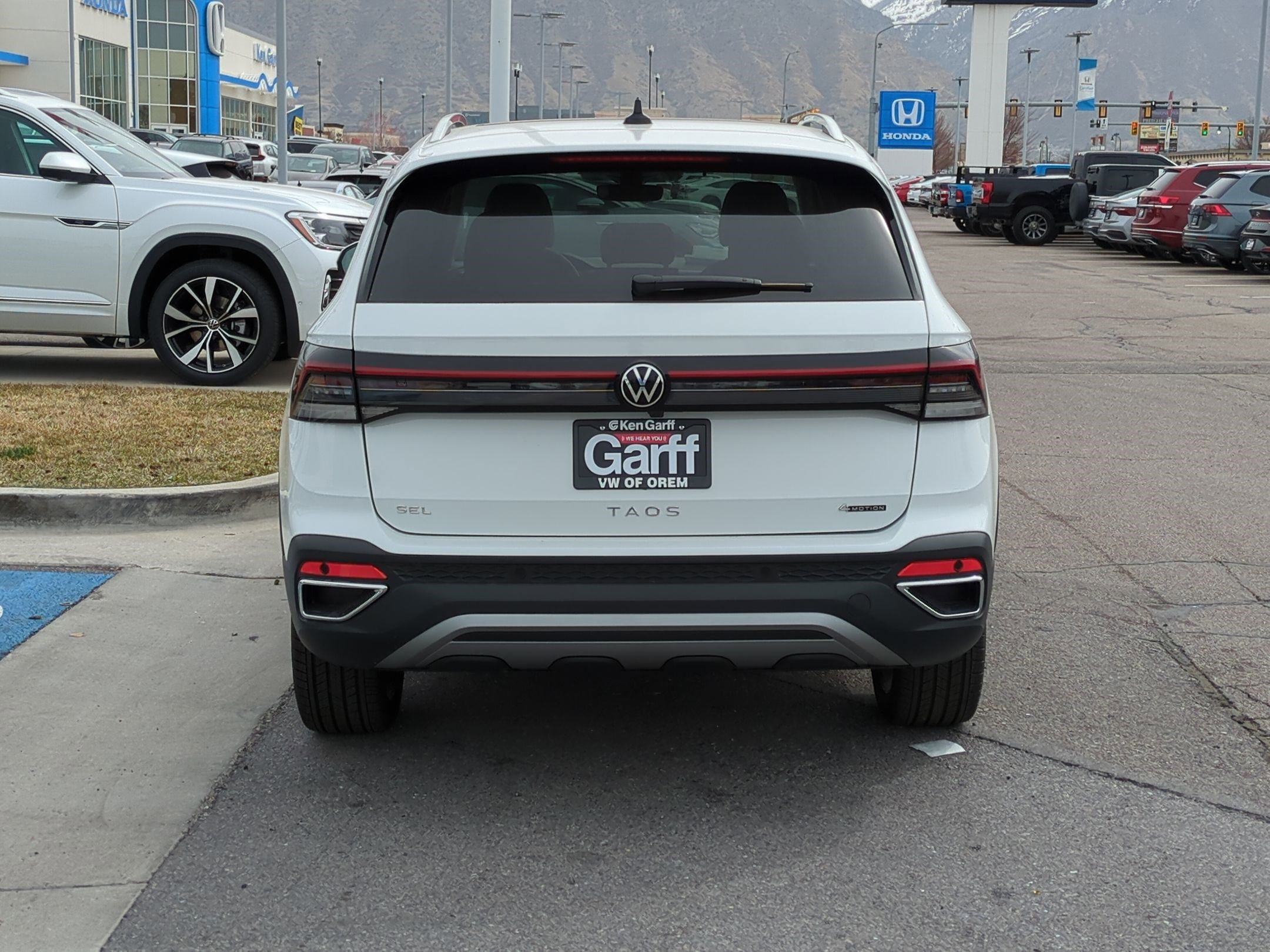 2025 Volkswagen Taos SEL photo 4