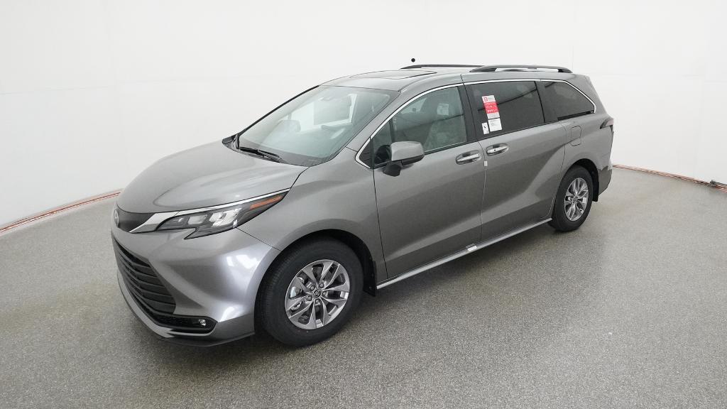 2026 Toyota Sienna XLE's photo