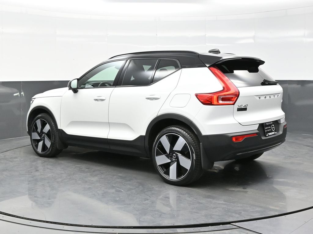 2023 Volvo XC40 P8 Ultimate photo 3