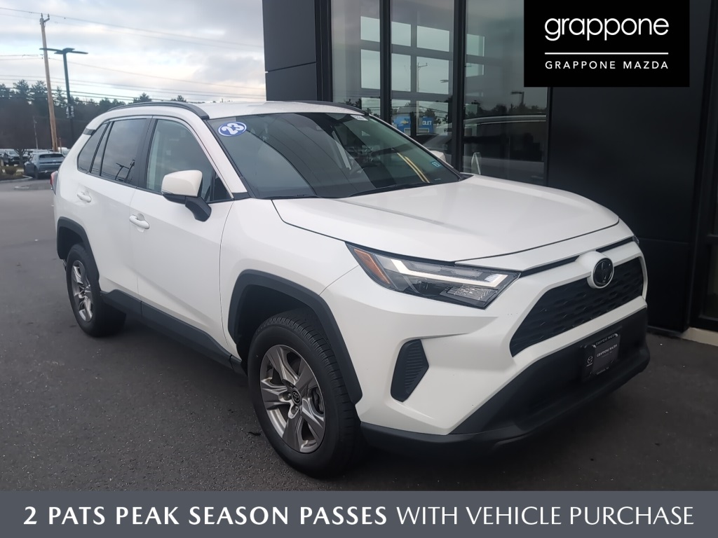 2023 Toyota RAV4 XLE's photo