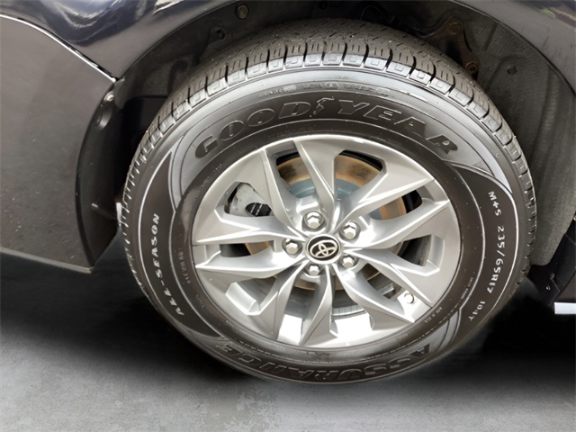 2021 Toyota Sienna LE photo 11
