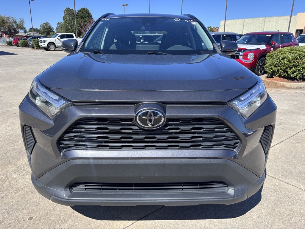 2022 Toyota RAV4 XLE photo 2