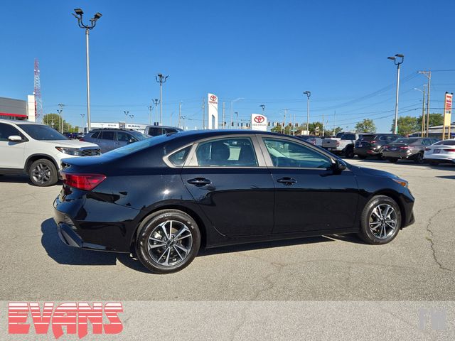 2024 Kia Forte LXS photo 2