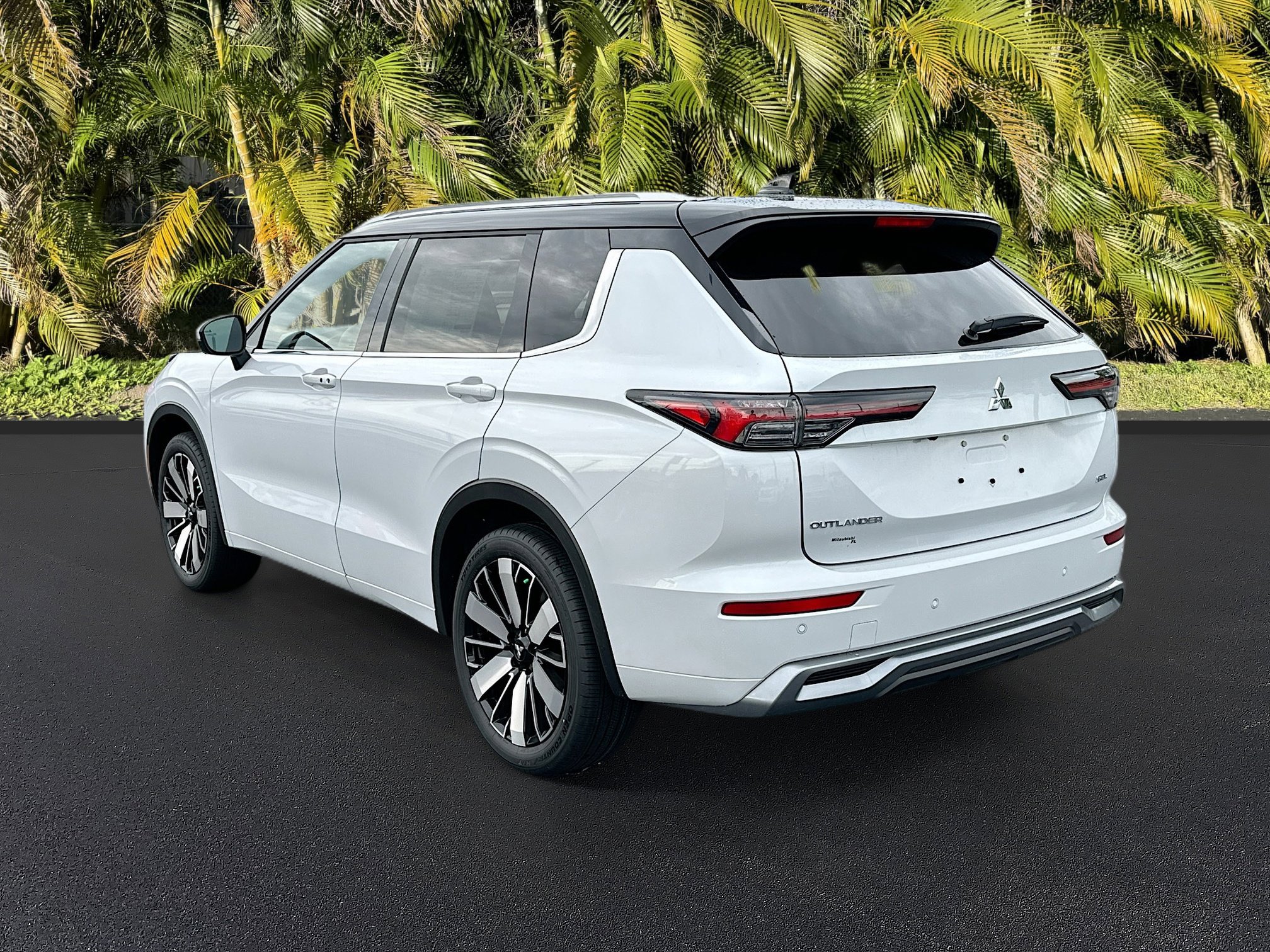 2025 Mitsubishi Outlander SEL photo 3