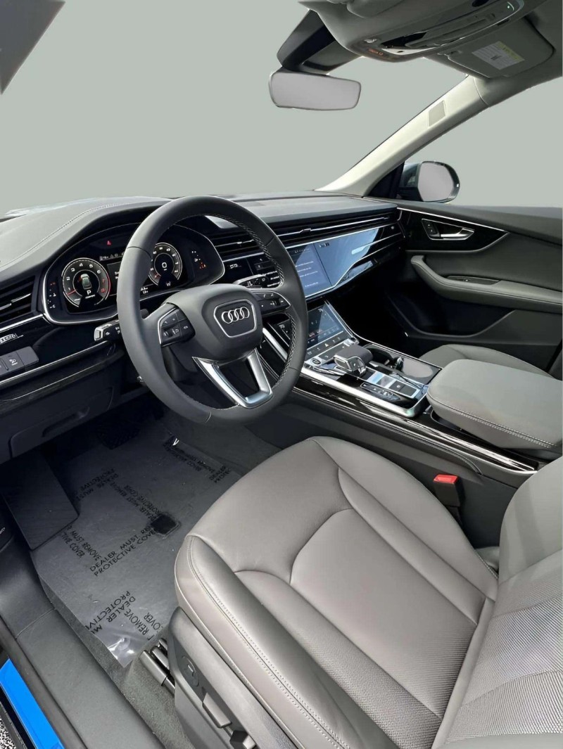 2025 Audi Q8 55 Premium Plus photo 10