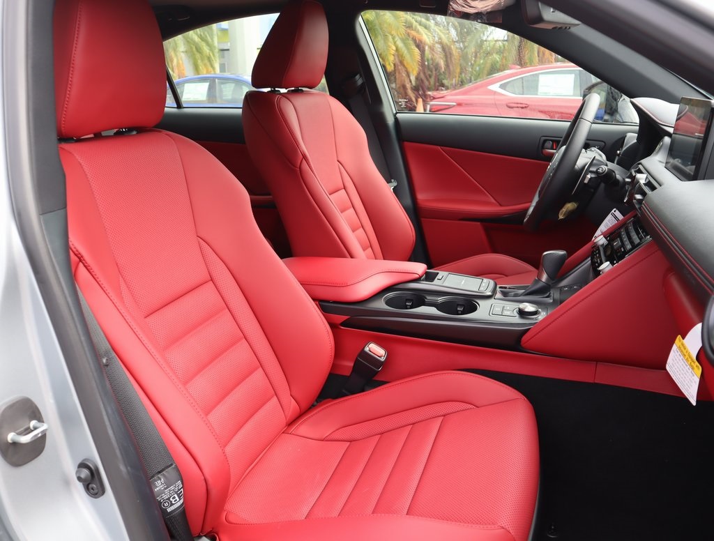 2025 Lexus IS 300 F SPORT photo 32