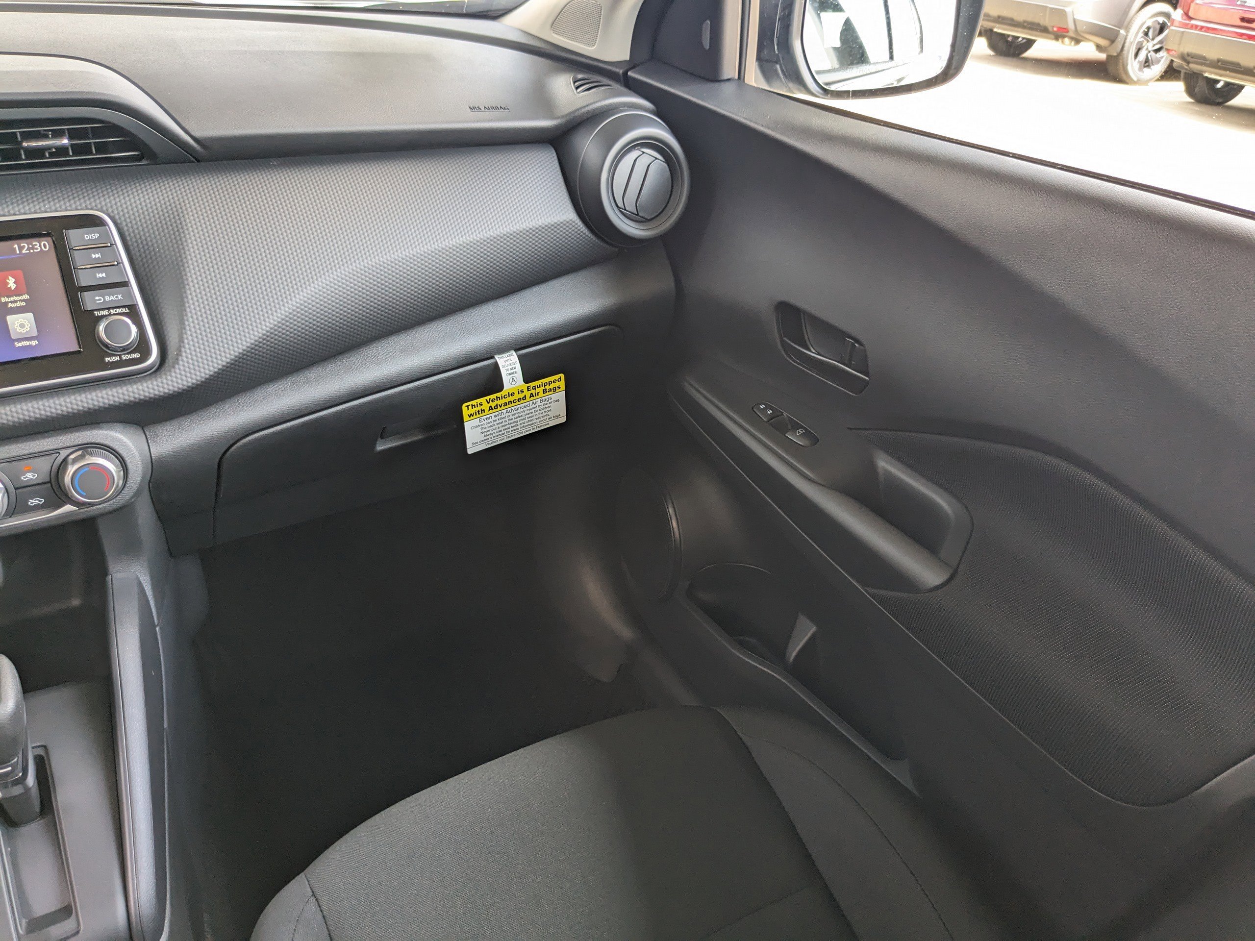 2025 Nissan Kicks Play S photo 9