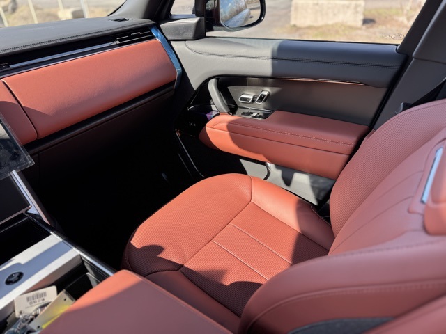 2025 Land Rover Range Rover SV photo 12