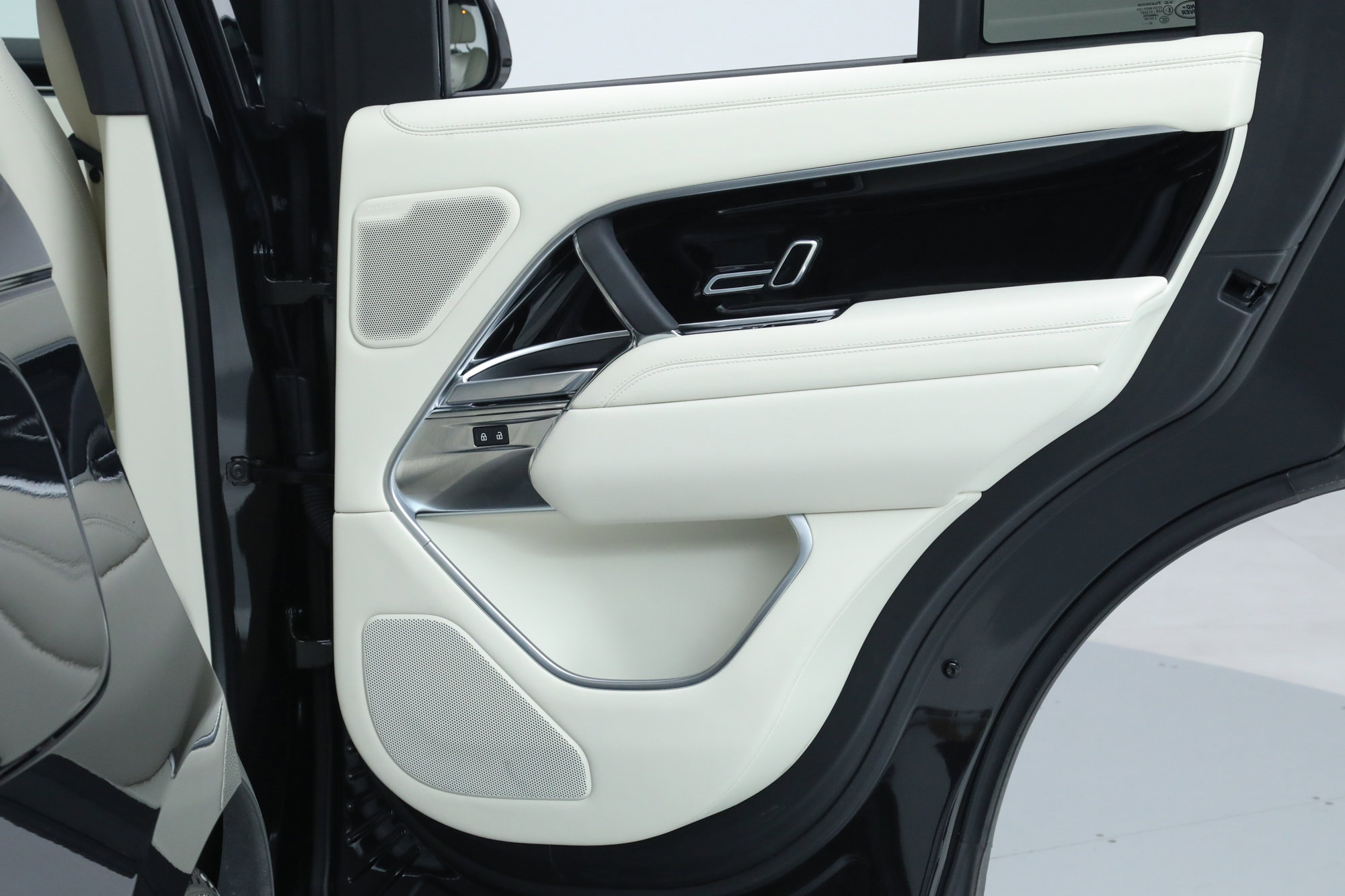 2024 Land Rover Range Rover SE photo 24