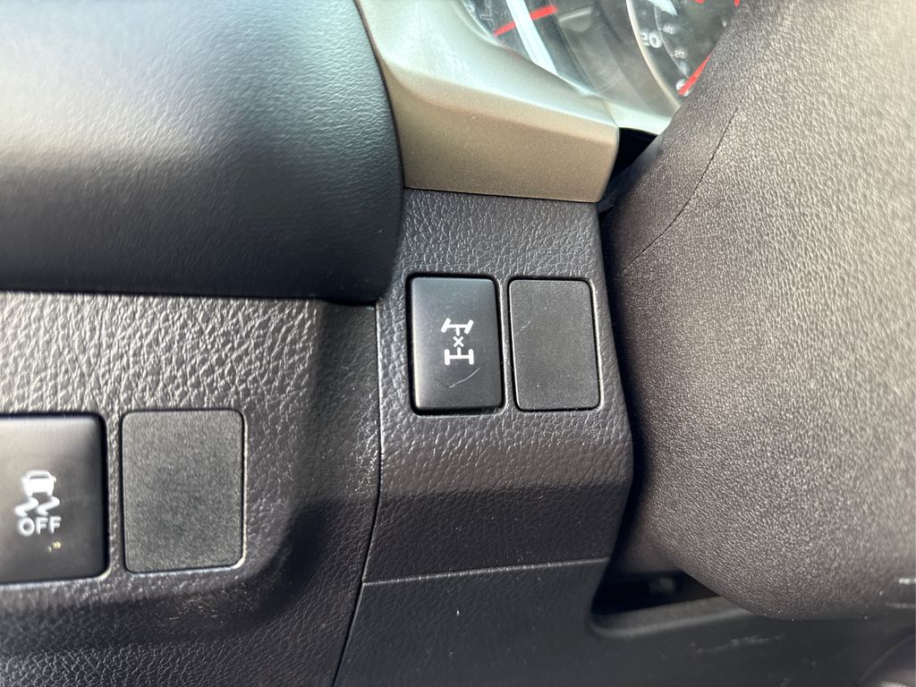 2015 Toyota RAV4 XLE photo 28
