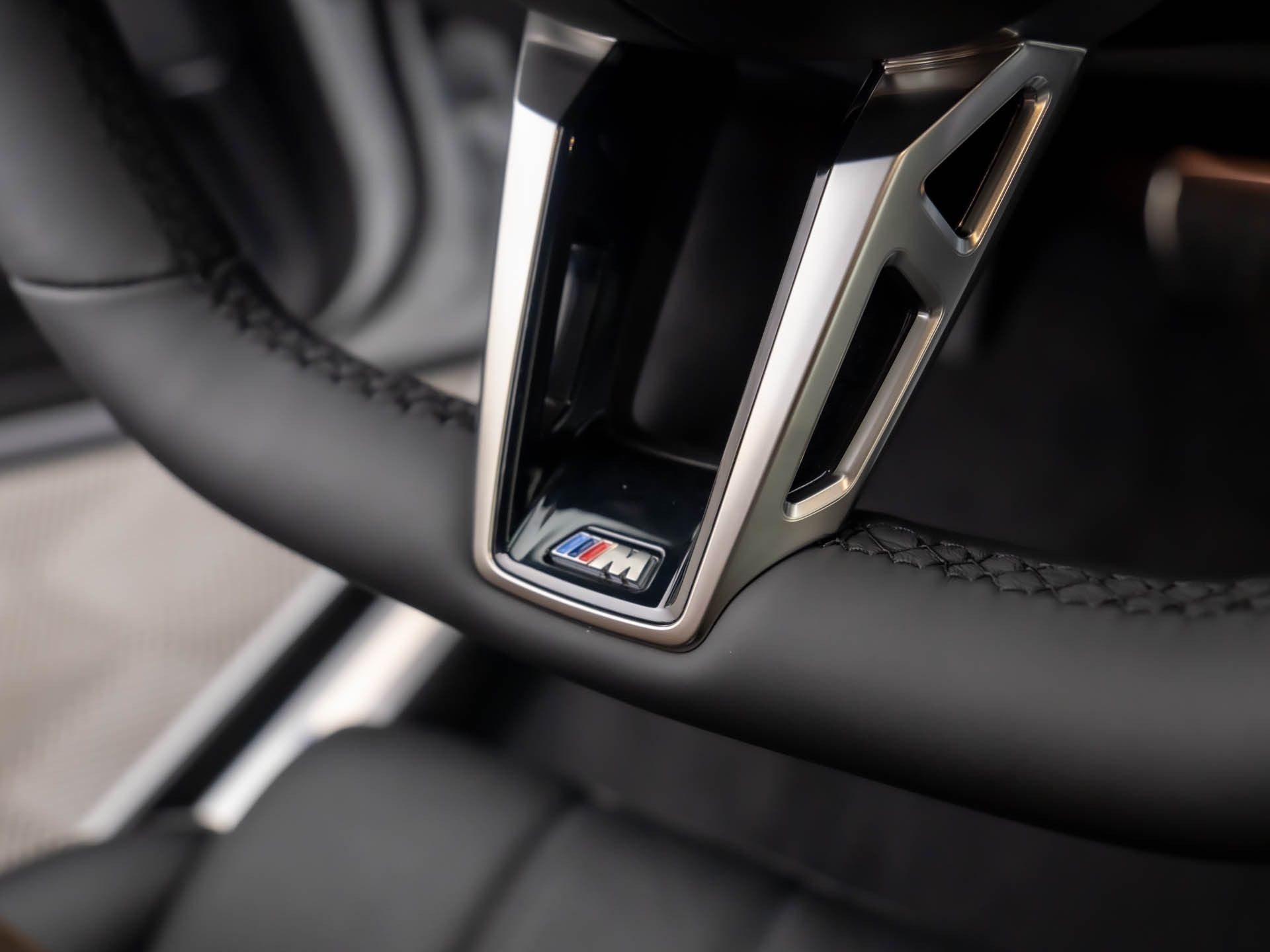New 2025 Mineral White Metallic BMW 760i xDrive image 33