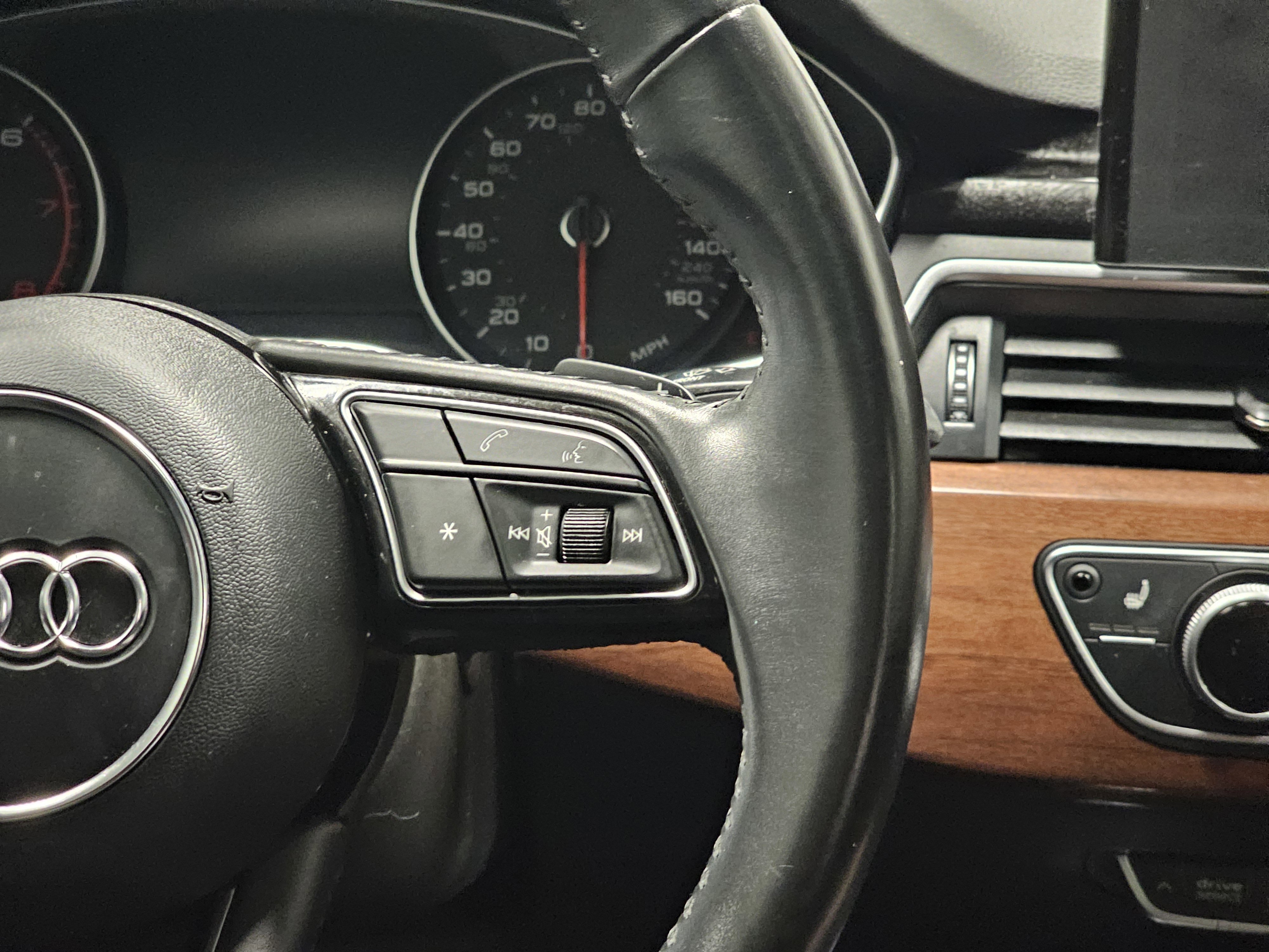 2020 Audi A4 40 Premium photo 9