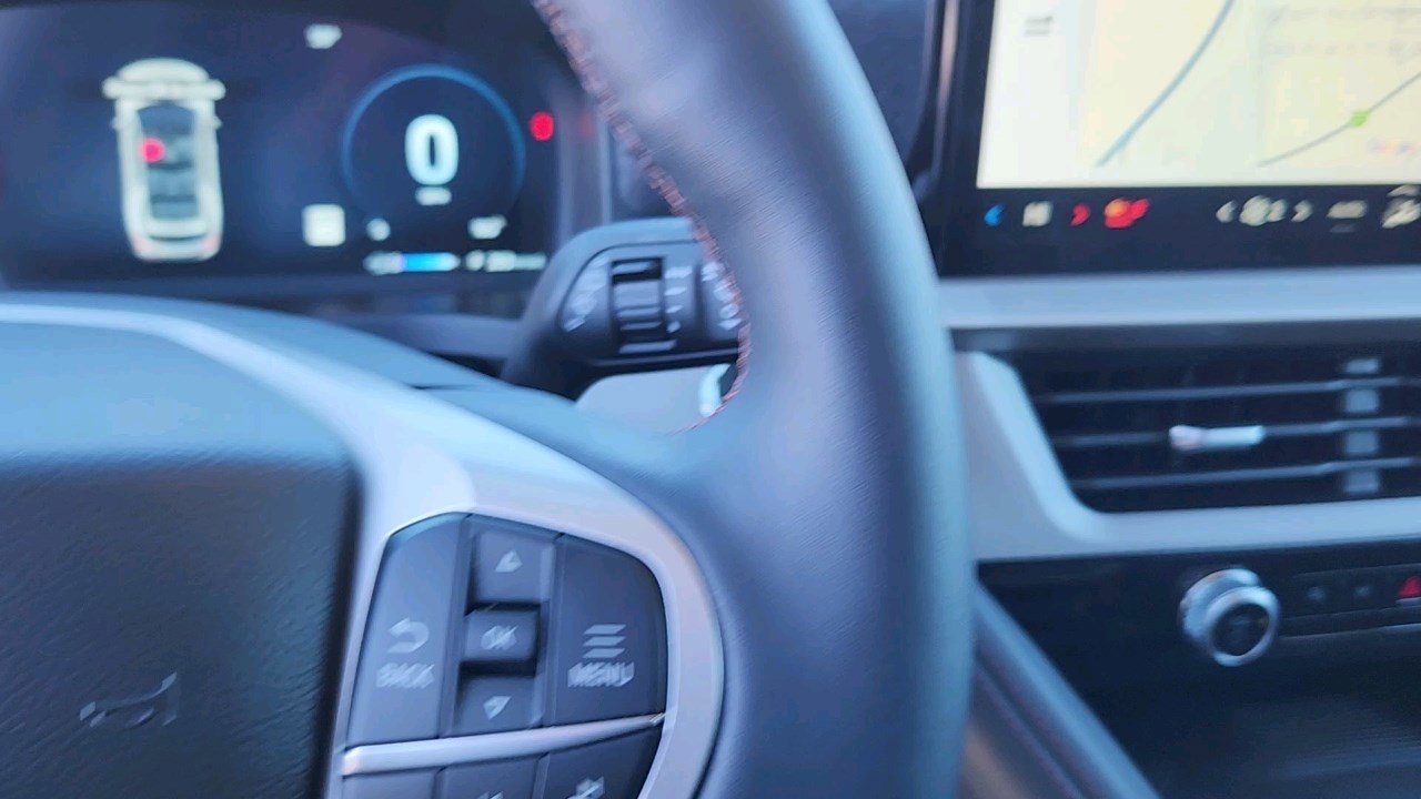 2025 Ford Explorer photo 15