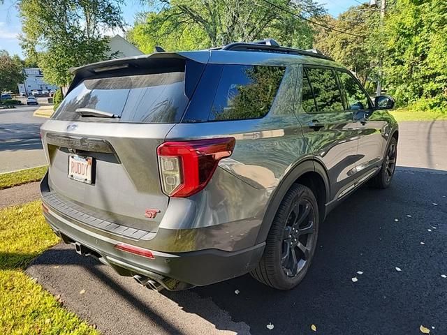 2022 Ford Explorer ST photo 2