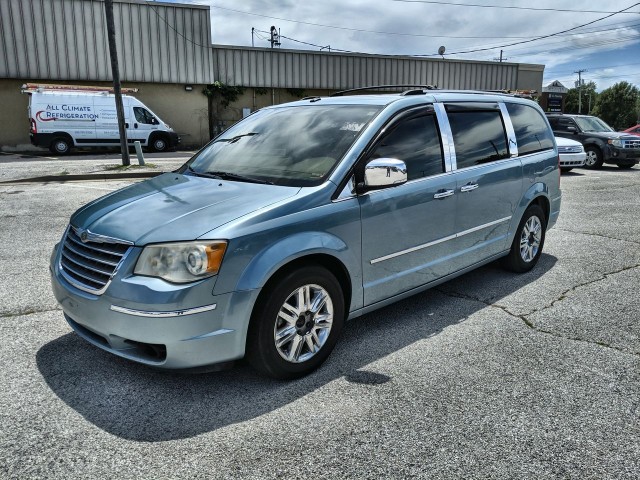2010 Chrysler Town & Country LIMITED