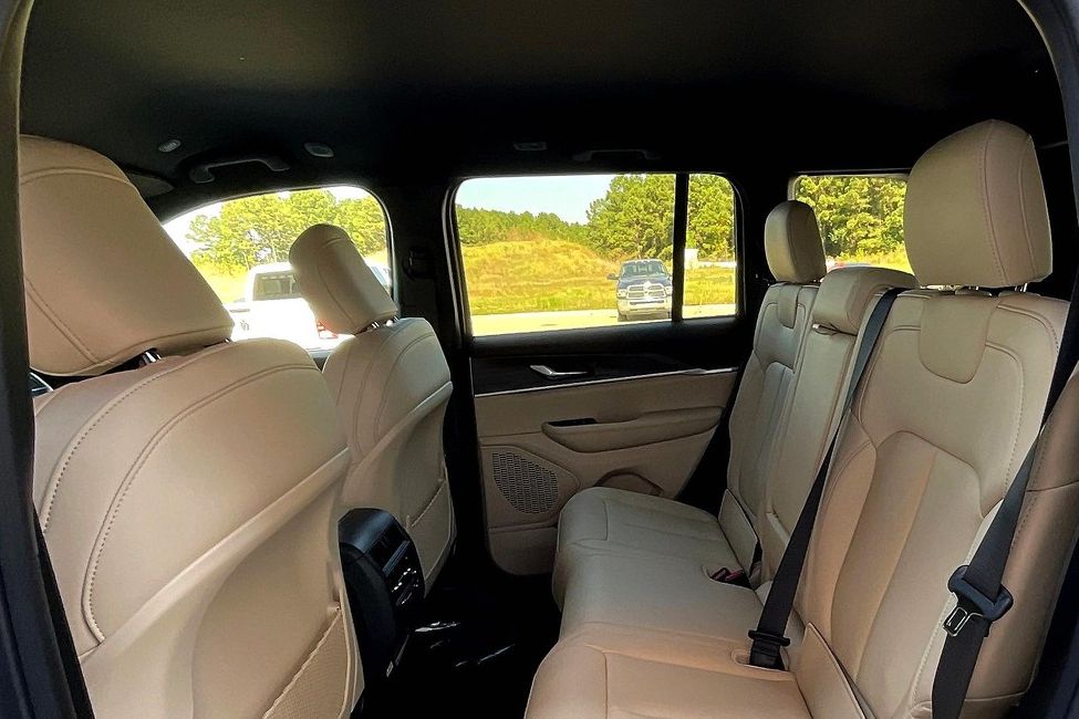 2025 Jeep Grand Cherokee Limited photo 11