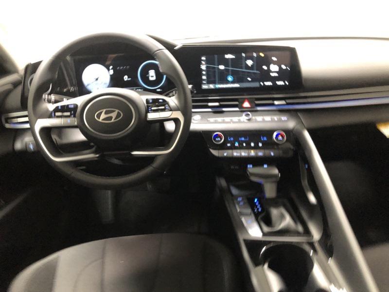 2025 Hyundai Elantra SEL Convenience photo 27