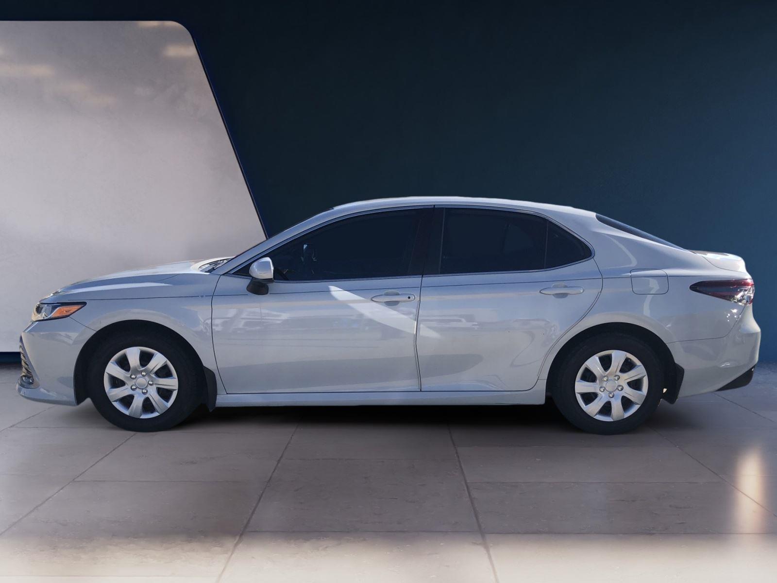 2022 Toyota Camry Hybrid LE photo 6