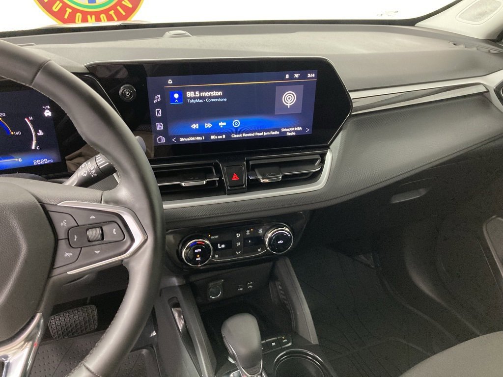 2025 Chevrolet Trailblazer LT photo 2