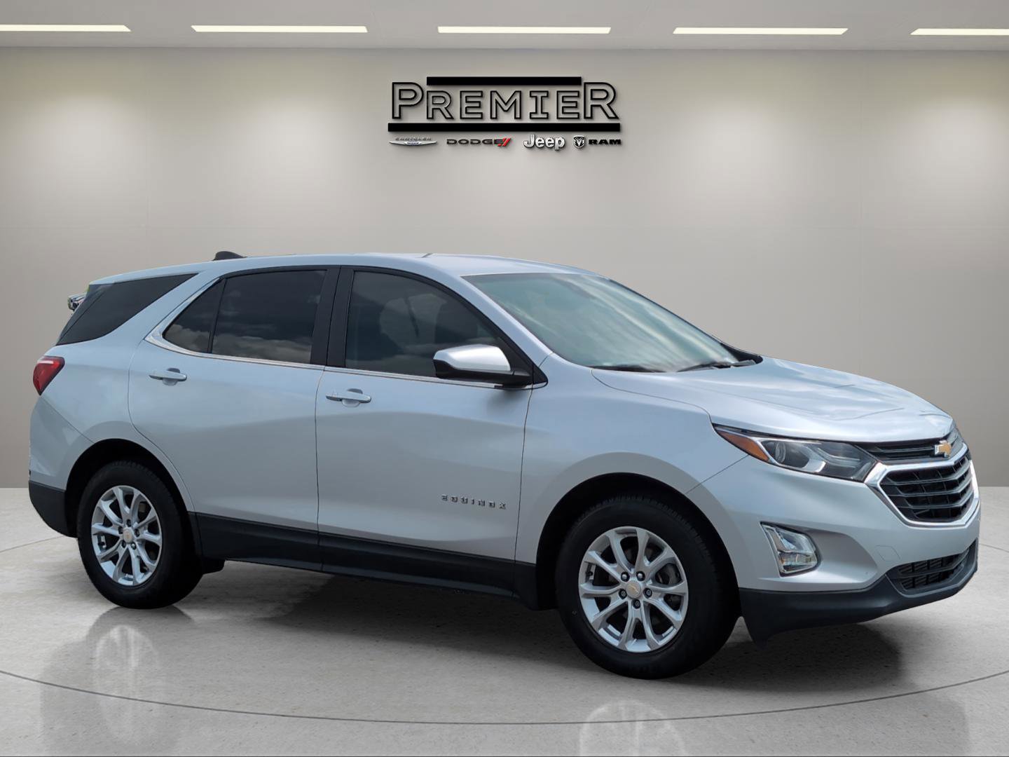 2021 Chevrolet Equinox LT photo 2