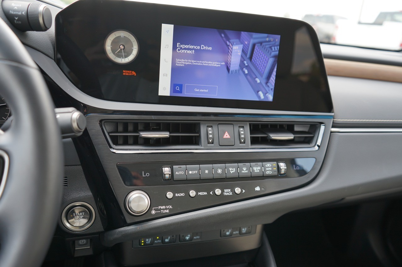 2025 Lexus ES 350 photo 16