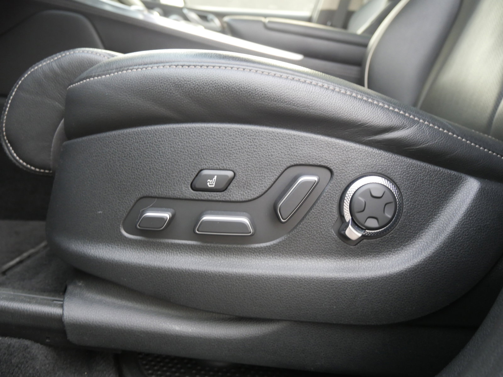 2023 Genesis GV80 Prestige AWD photo 22