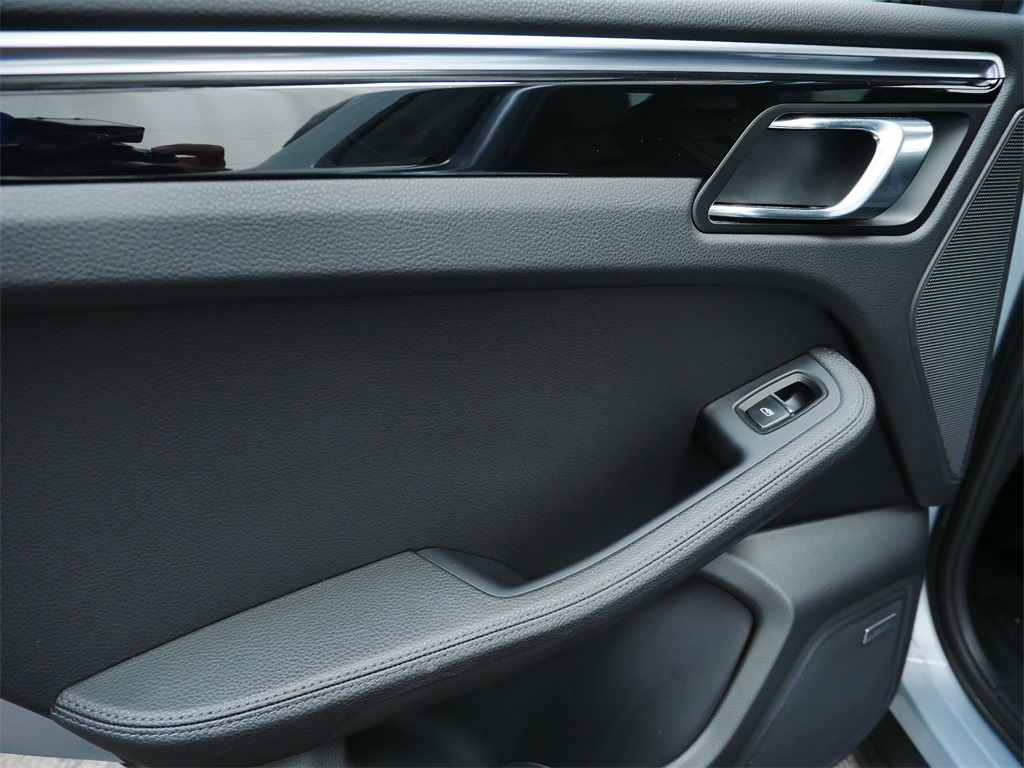2018 Porsche Macan photo 14