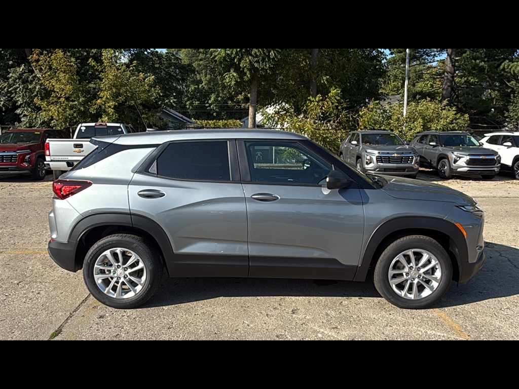 2026 Chevrolet Trailblazer LS photo 4