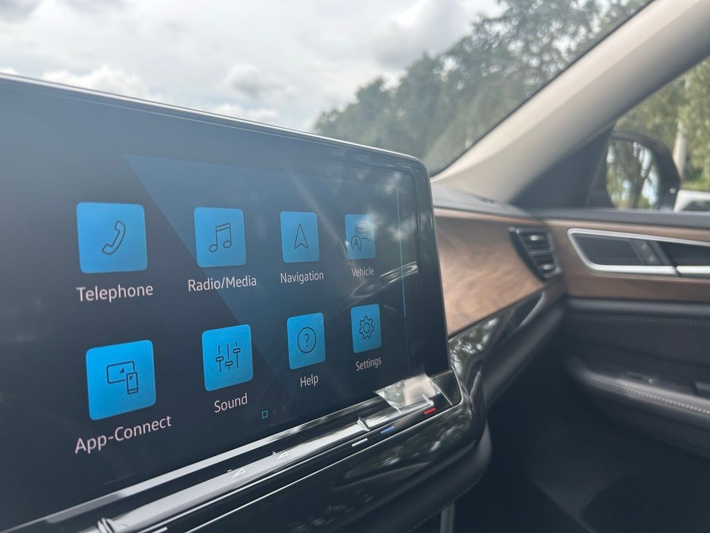 2026 Volkswagen Atlas SE Technology photo 8