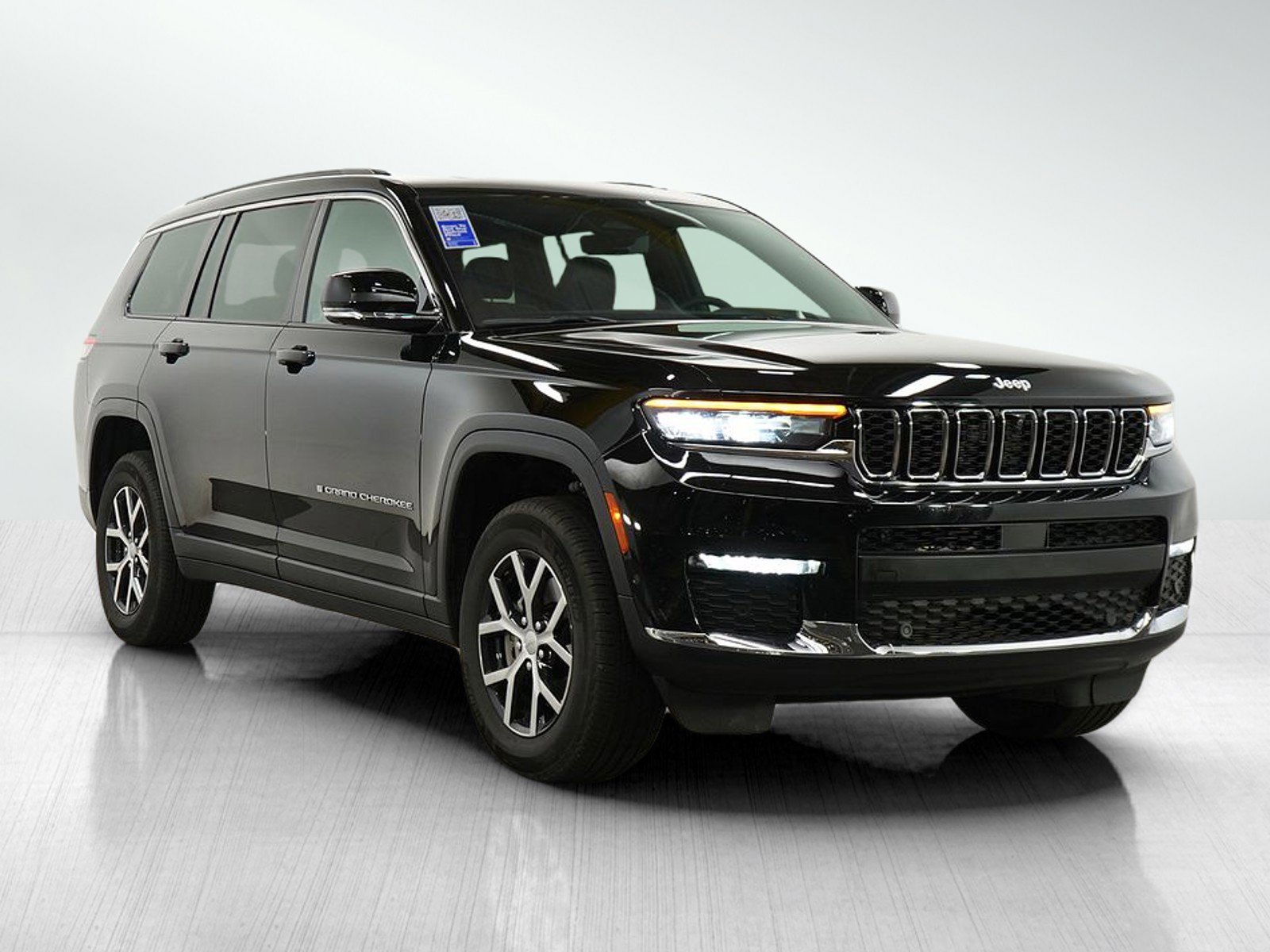 2024 Jeep Grand Cherokee Limited photo 3